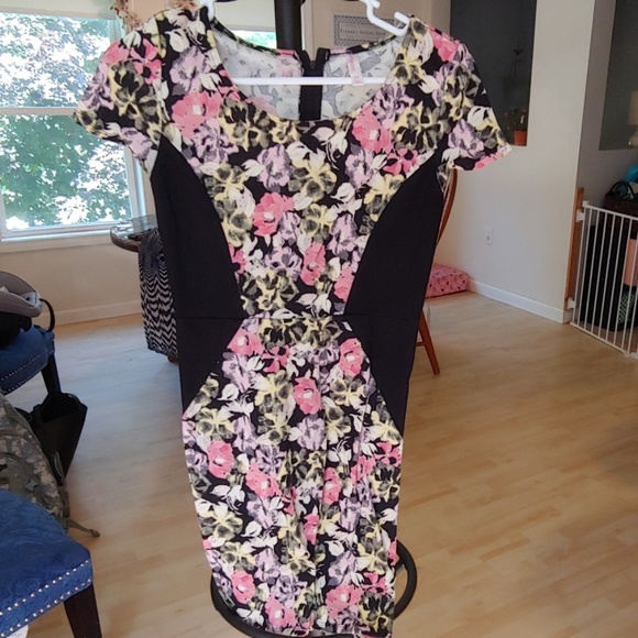 Dress - Picture 1 of 1